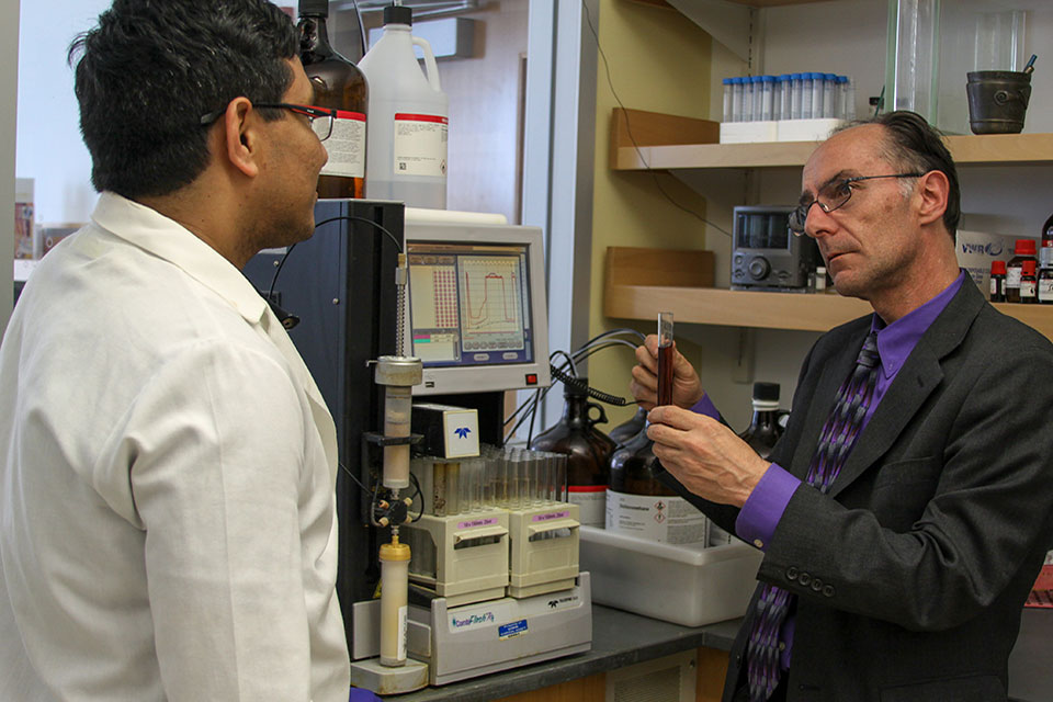 Dr. Andrew Coop Pictured in Lab with Graduate Student