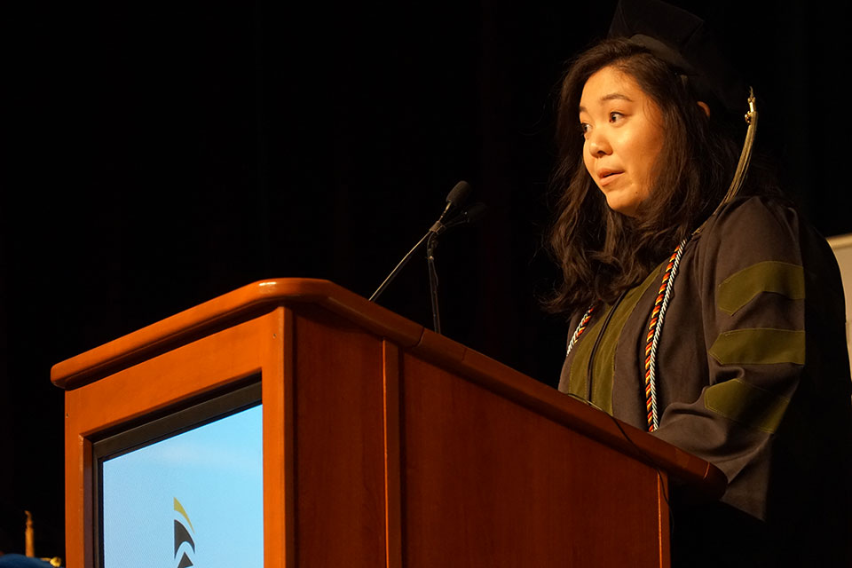 Class of 2019 President Suanne Yang delivers remarks to the audience.